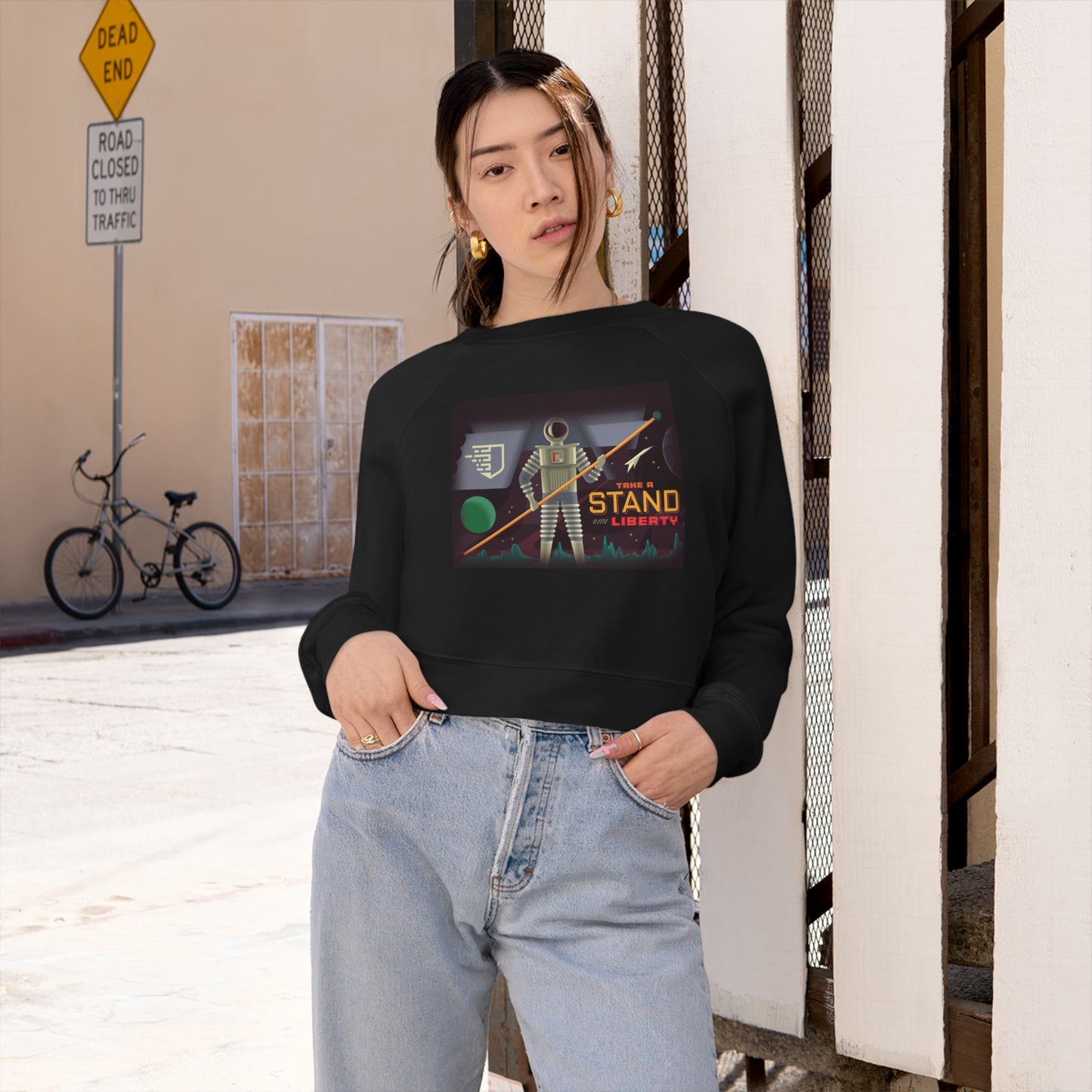 Liberty Blockchain Astronaut Women's Cropped Fleece Pullover