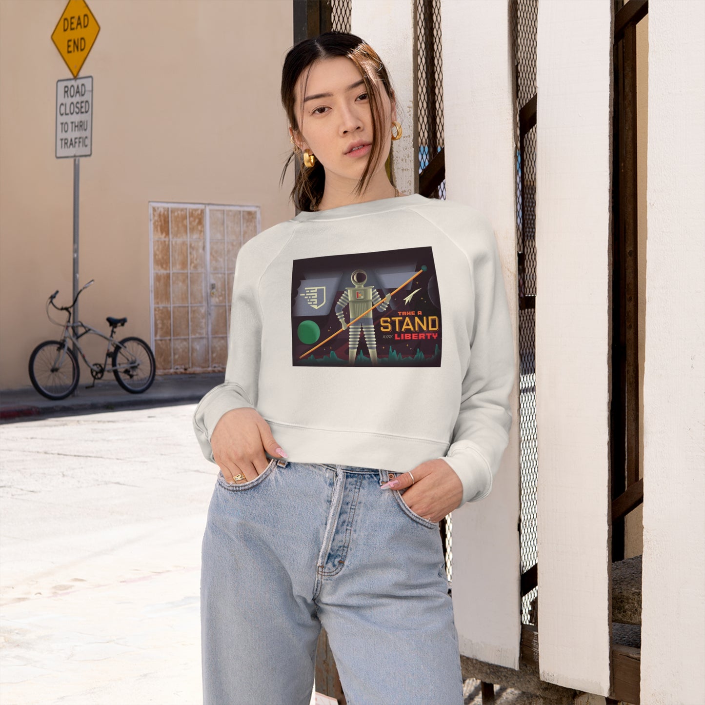 Liberty Blockchain Astronaut Women's Cropped Fleece Pullover